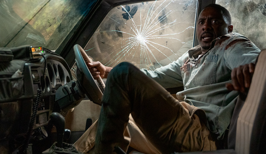  Idris Elba enfrenta leão para proteger filhas adolescentes em novo trailer de A Fera